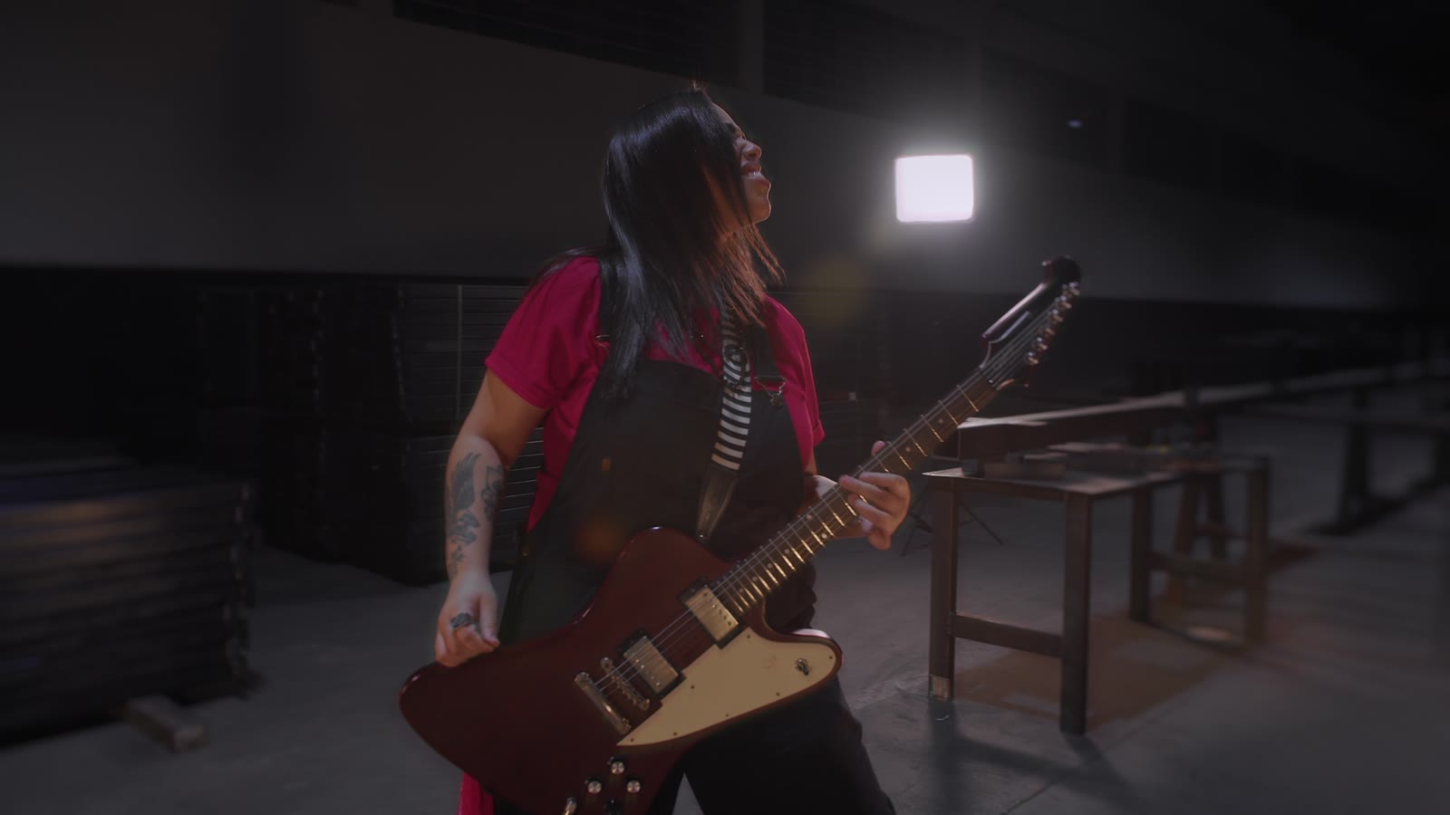 A guitarra, no começo do plano